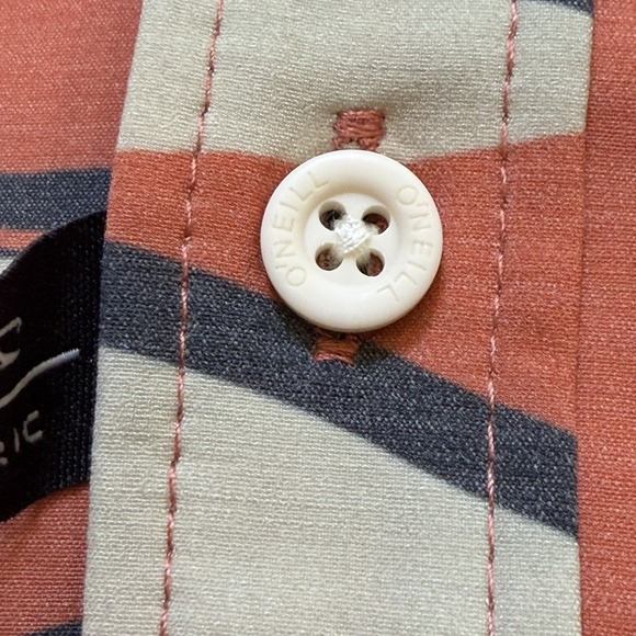 O'Neill Trvlr series 2XL UPF 50+ Short Sleeve Shirt Moisture Wicking Stretch NWT - Picture 7 of 15